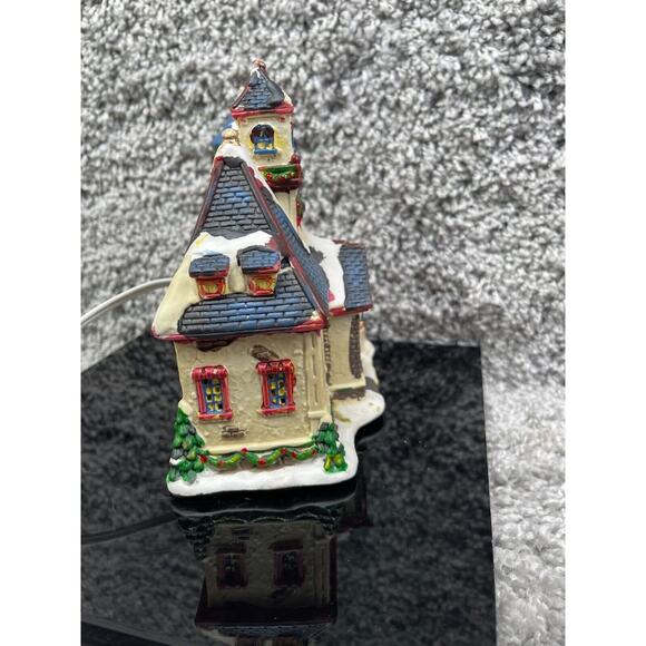Christmas Winter Victiorian Series Lighted Building Toy Shop Power Cord 6"X6.5" - Picture 4 of 11
